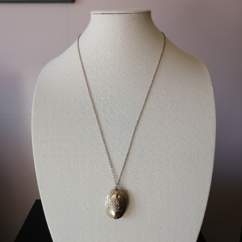 Vintage Locket Pendant Large Oval Victorian Style Picture Keepsake Necklace